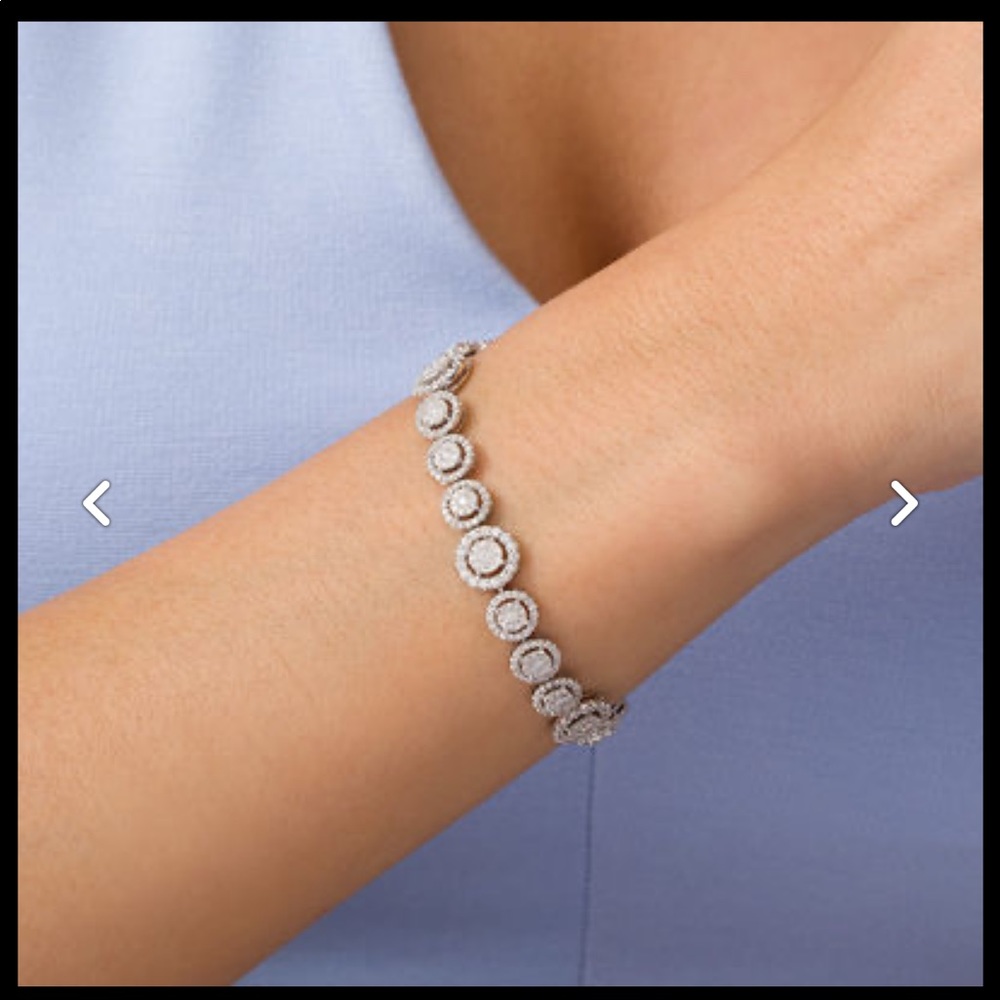 Diamond frame bracelet in 10k white gold